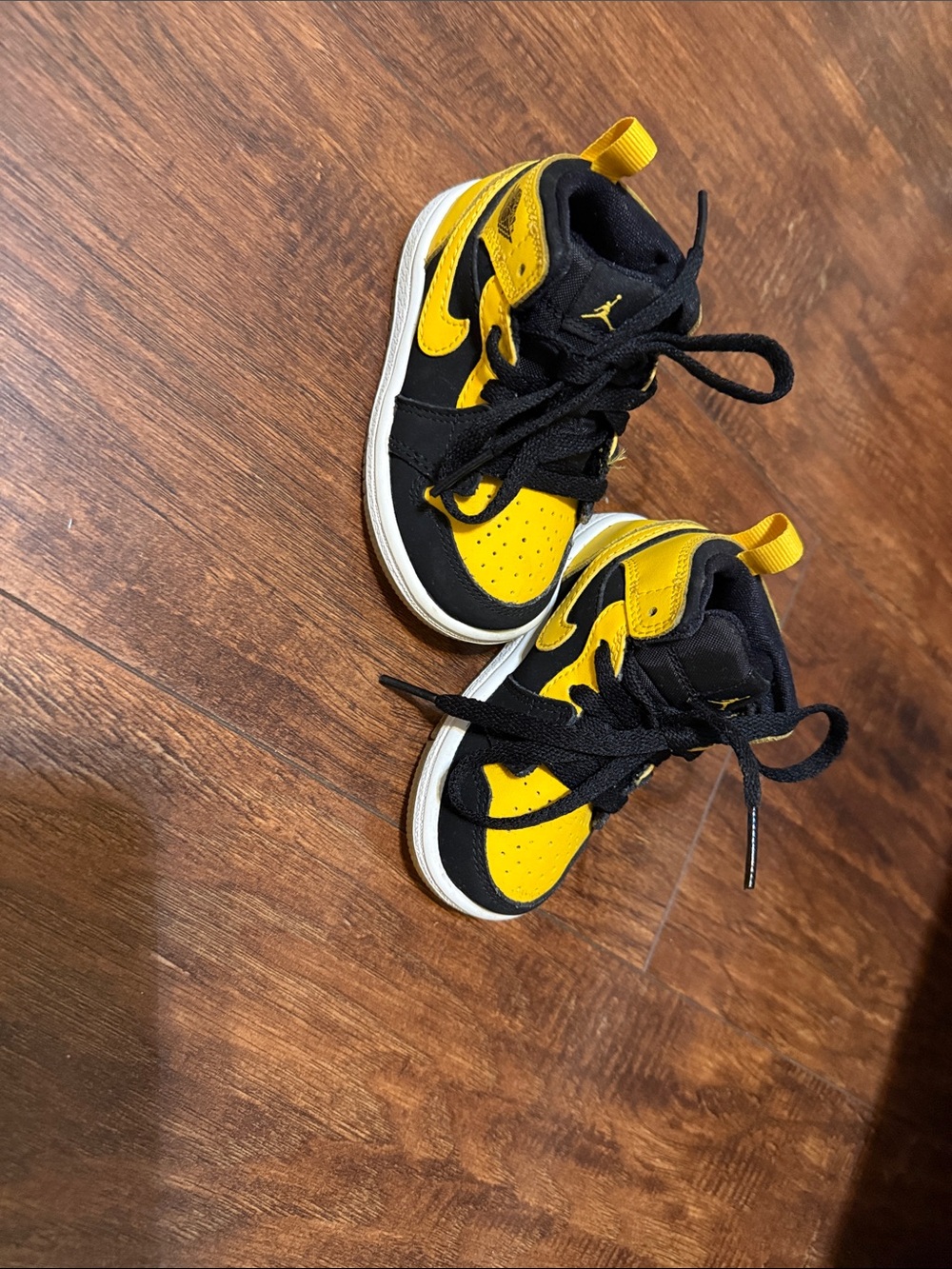 Jordan Toddler Sneakers in Black and Yellow